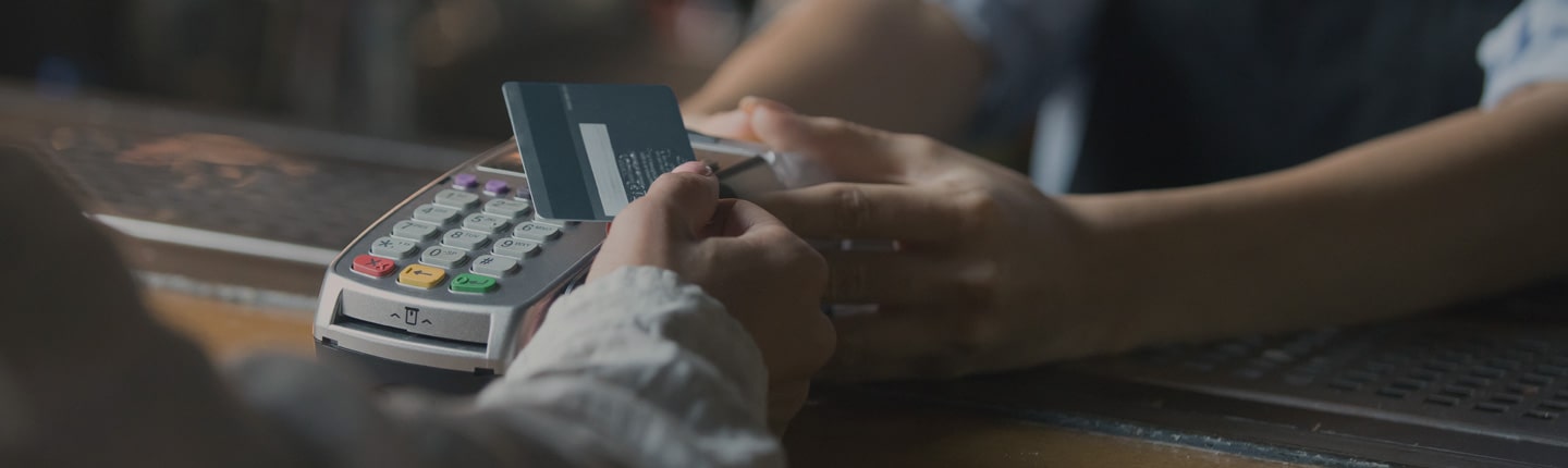 üzemanyagkártyáival